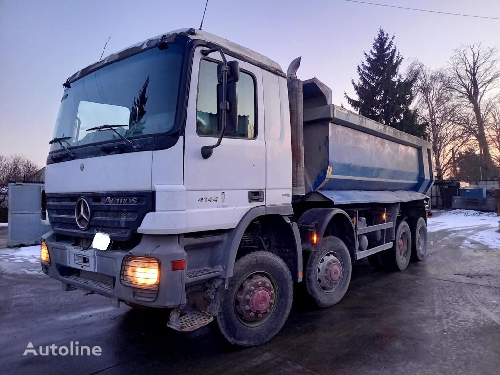 самосвал Mercedes-Benz 4144 cabin damage