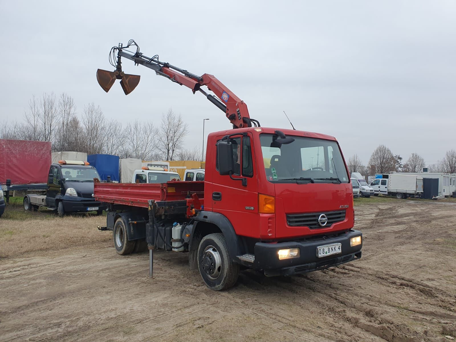 самосвал Nissan ATLEON 120.25 - HMF 735  6,9m Crane , tipper